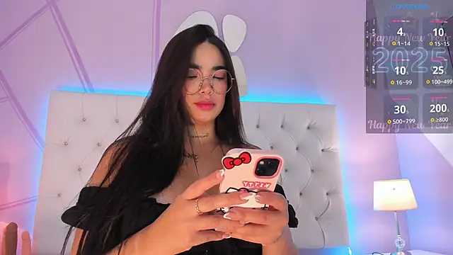 Snapshot of alyssa_vargas chatting on 01.10.25 alyssa vargas online show from 01.10.25
