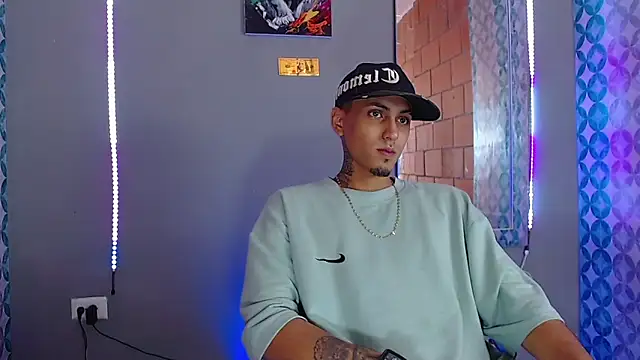 Snapshot of Liam_lee chatting on 04.26.26 Liam lee online show from 04.26.26