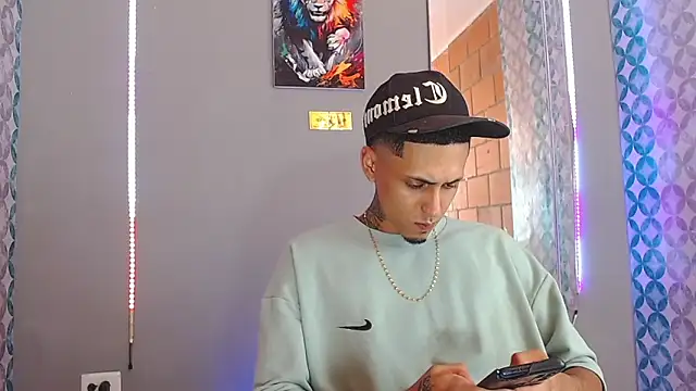 Snapshot of Liam_lee chatting on 05.07.26 Liam lee online show from 05.07.26