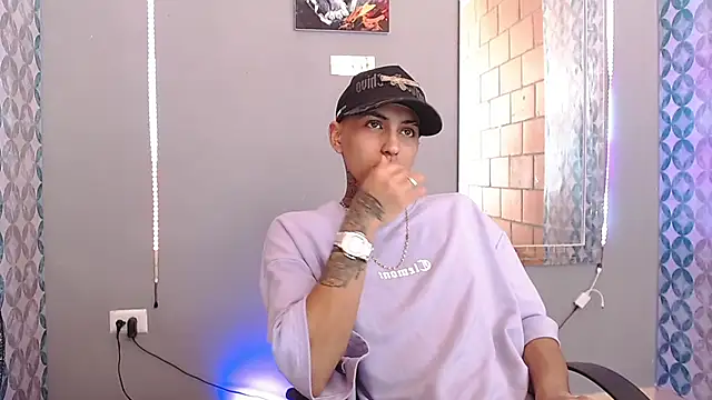 Snapshot of Liam_lee chatting on 05.09.26 Liam lee online show from 05.09.26