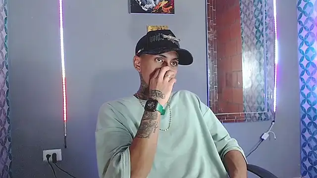 Snapshot of Liam_lee chatting on 05.10.26 Liam lee online show from 05.10.26