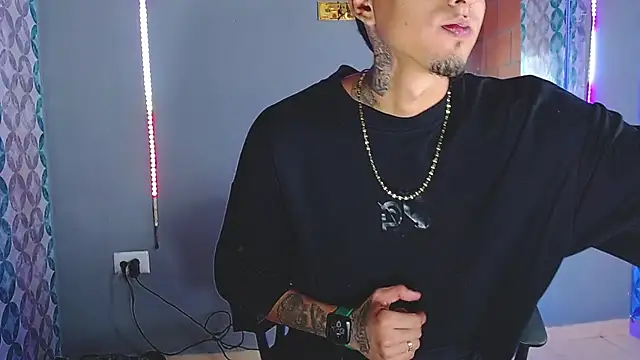 Snapshot of Liam_lee chatting on 05.16.26 Liam lee online show from 05.16.26