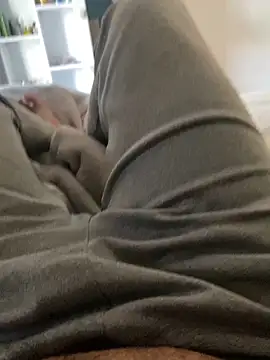 Snapshot of Ahmed_R_77 chatting on 11.04.25 Ahmed R 77 online show from 11.04.25