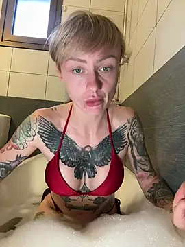 haileyhope  online show from 01.04.25