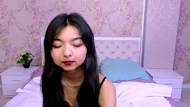 Snapshot of Shy_Kira chatting on 12.02.24 Shy Kira online show from 12.02.24