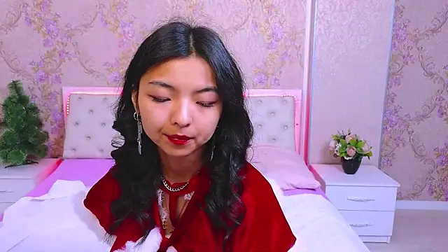 Snapshot of Shy_Kira chatting on 12.14.24 Shy Kira online show from 12.14.24