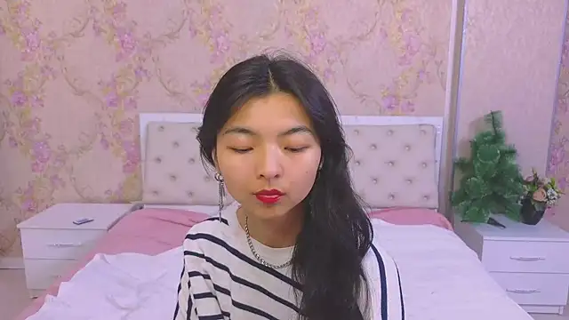 Snapshot of Shy_Kira chatting on 12.20.24 Shy Kira online show from 12.20.24