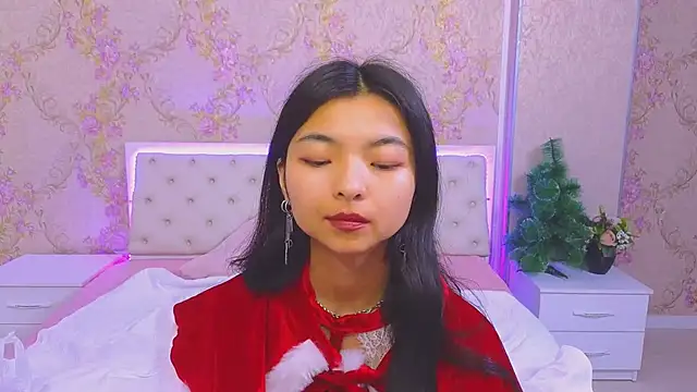 Snapshot of Shy_Kira chatting on 12.21.24 Shy Kira online show from 12.21.24