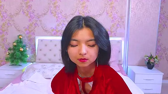 Snapshot of Shy_Kira chatting on 12.23.24 Shy Kira online show from 12.23.24