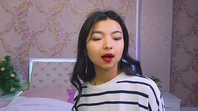 Snapshot of Shy_Kira chatting on 01.07.25 Shy Kira online show from 01.07.25