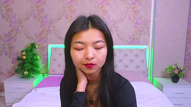 Snapshot of Shy_Kira chatting on 01.13.25 Shy Kira online show from 01.13.25