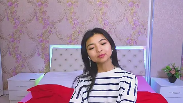 Snapshot of Shy_Kira chatting on 01.15.25 Shy Kira online show from 01.15.25