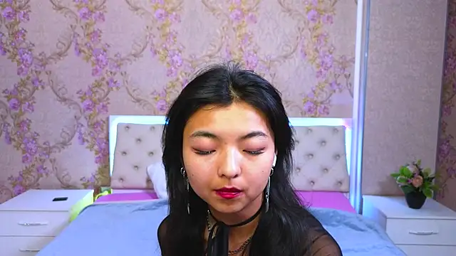 Snapshot of Shy_Kira chatting on 01.17.25 Shy Kira online show from 01.17.25