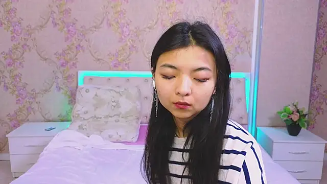 Snapshot of Shy_Kira chatting on 01.20.25 Shy Kira online show from 01.20.25