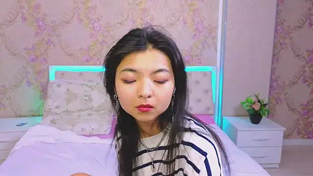 Snapshot of Shy_Kira chatting on 01.20.25 Shy Kira online show from 01.20.25