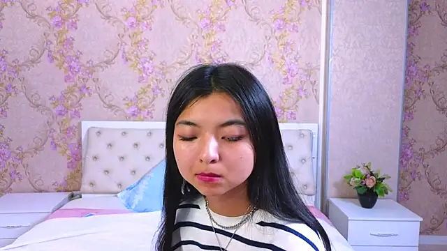 Snapshot of Shy_Kira chatting on 01.23.25 Shy Kira online show from 01.23.25