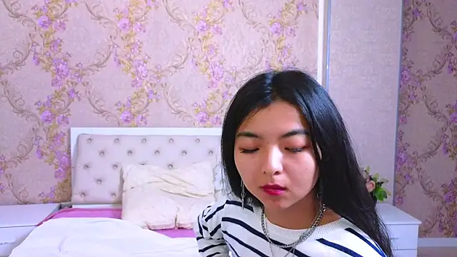 Snapshot of Shy_Kira chatting on 01.24.25 Shy Kira online show from 01.24.25