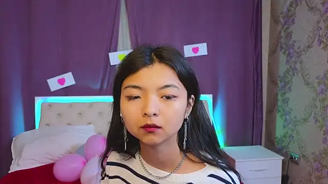 Snapshot of Shy_Kira chatting on 02.10.25 Shy Kira online show from 02.10.25