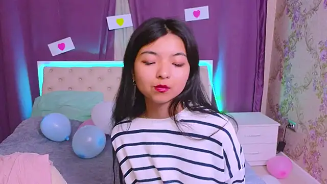 Snapshot of Shy_Kira chatting on 02.11.25 Shy Kira online show from 02.11.25