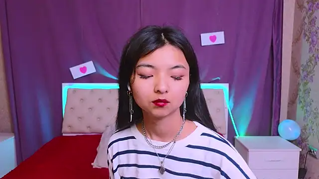 Snapshot of Shy_Kira chatting on 02.12.25 Shy Kira online show from 02.12.25