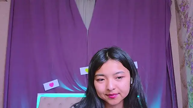 Snapshot of Shy_Kira chatting on 02.12.25 Shy Kira online show from 02.12.25