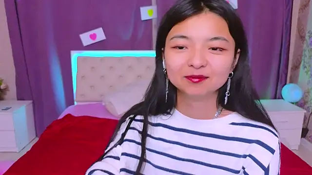 Snapshot of Shy_Kira chatting on 02.13.25 Shy Kira online show from 02.13.25