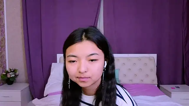 Snapshot of Shy_Kira chatting on 02.21.25 Shy Kira online show from 02.21.25