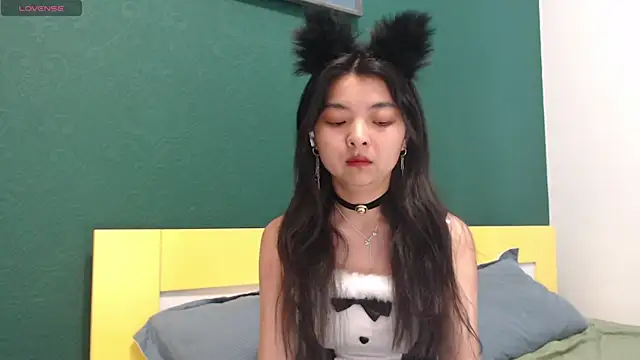 Snapshot of Shy_Kira chatting on 04.20.26 Shy Kira online show from 04.20.26