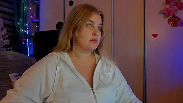 CoraSwon online show from 12.22.25