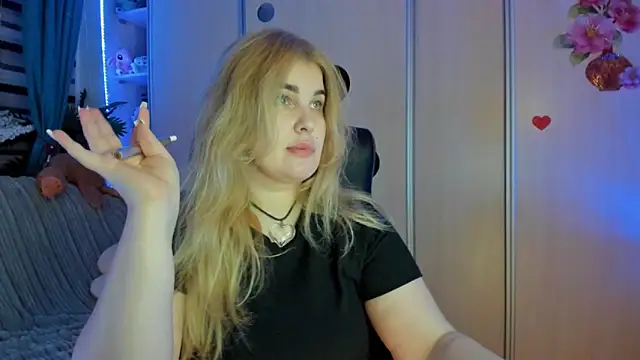 Snapshot of CoraSwon chatting on 02.12.26 CoraSwon online show from 02.12.26