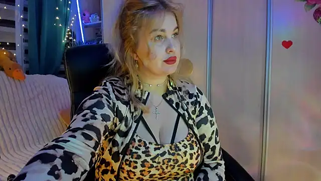 Snapshot of CoraSwon chatting on 02.21.26 CoraSwon online show from 02.21.26