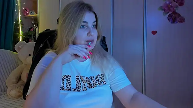 CoraSwon online show from 03.05.26