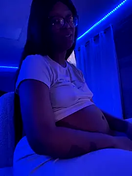 KLoveeee online show from 10.05.25