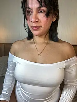 Sofia Convers online show from 03.15.25