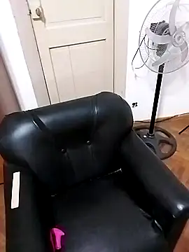 Snapshot of littlebrunett chatting on 01.22.25 littlebrunett online show from 01.22.25