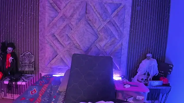 Snapshot of CANDYGABYY chatting on 10.29.25 CANDYGABYY online show from 10.29.25