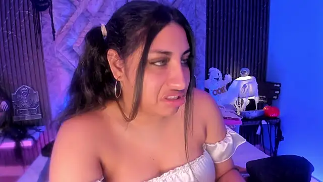 Snapshot of CANDYGABYY chatting on 10.30.25 CANDYGABYY online show from 10.30.25