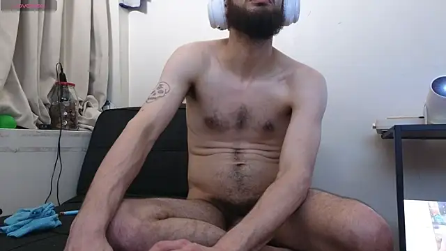 pantslesstraveler plt online show from 12.31.24