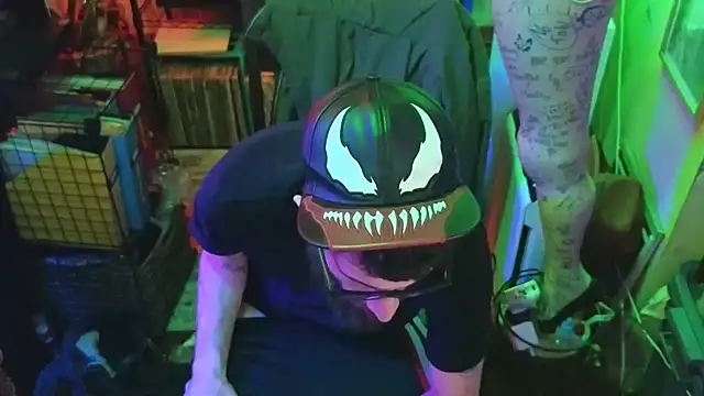 pantslesstraveler plt online show from 01.30.25