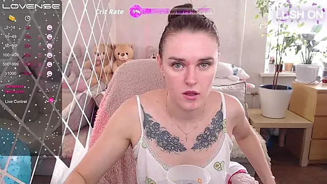 Snapshot of Bella__Swoon chatting on 09.30.25 Bella  Swoon online show from 09.30.25