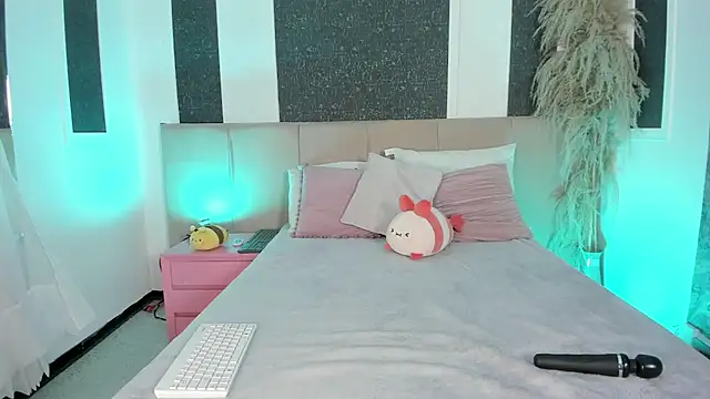 Alaia Manson online show from 11.28.25