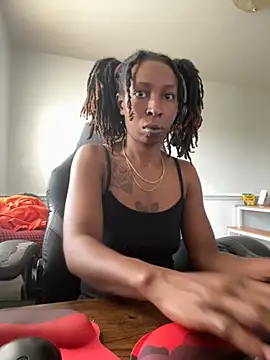 LeyaHoneybuns online show from 09.16.25