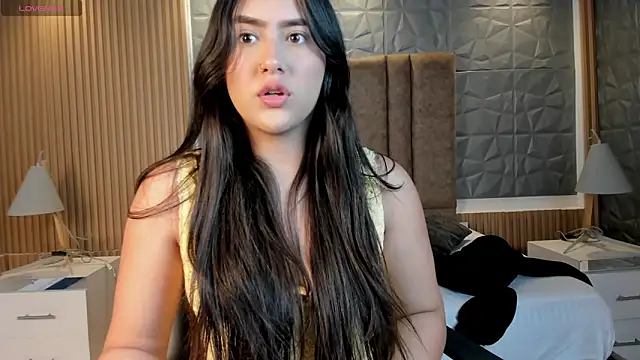 Snapshot of paulina_sweett_ chatting on 11.17.25 paulina sweett online show from 11.17.25