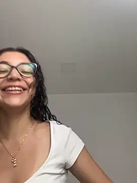 Snapshot of uniquerossie chatting on 12.14.25 uniquerossie online show from 12.14.25