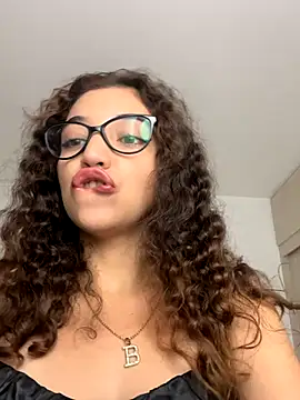 Snapshot of uniquerossie chatting on 12.22.25 uniquerossie online show from 12.22.25
