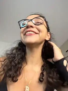 Snapshot of uniquerossie chatting on 02.18.26 uniquerossie online show from 02.18.26