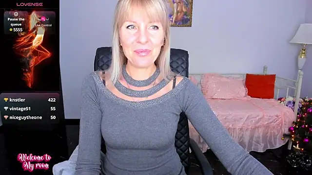 Snapshot of Anita_Tayson chatting on 12.25.24 Anita Tayson online show from 12.25.24