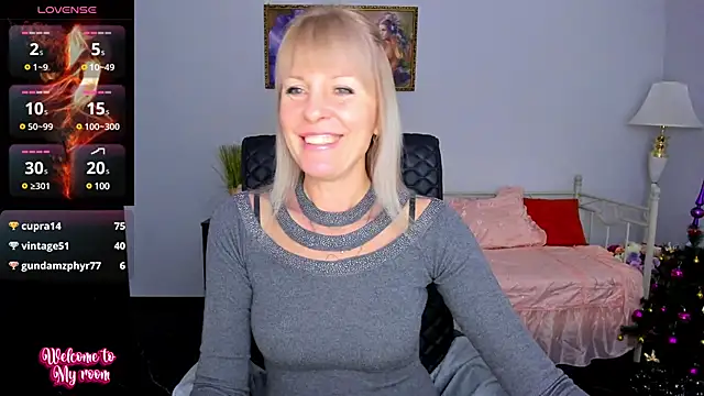Snapshot of Anita_Tayson chatting on 12.25.24 Anita Tayson online show from 12.25.24
