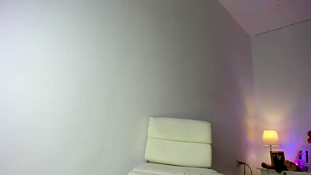 Snapshot of shantallhotxx chatting on 04.16.26 shantallhotxx online show from 04.16.26