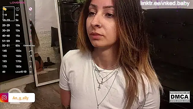 Snapshot of An_g_elly chatting on 09.10.25 An g elly online show from 09.10.25